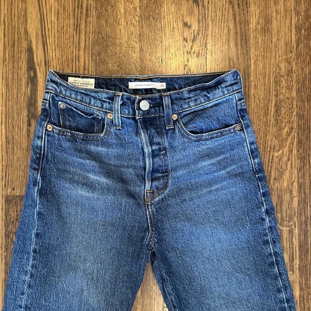 Levi 501 Jeans Womens 25 Blue Dark Wash Button Fly Wedgie Straight Leg Modern - Picture 2 of 8